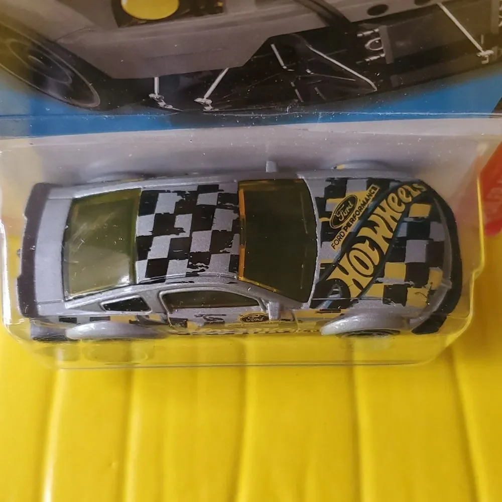 Hot Wheels 2021 2005 Ford Mustang Checkered Spoiler Alert Car NEW